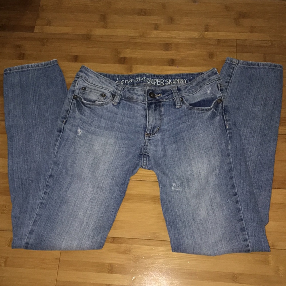 Hermosa super skinny low rise jeans.